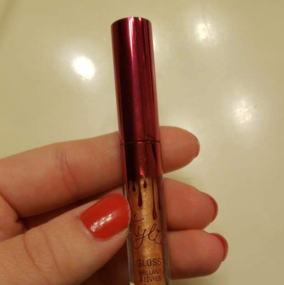 Kylie cosmetics gloss